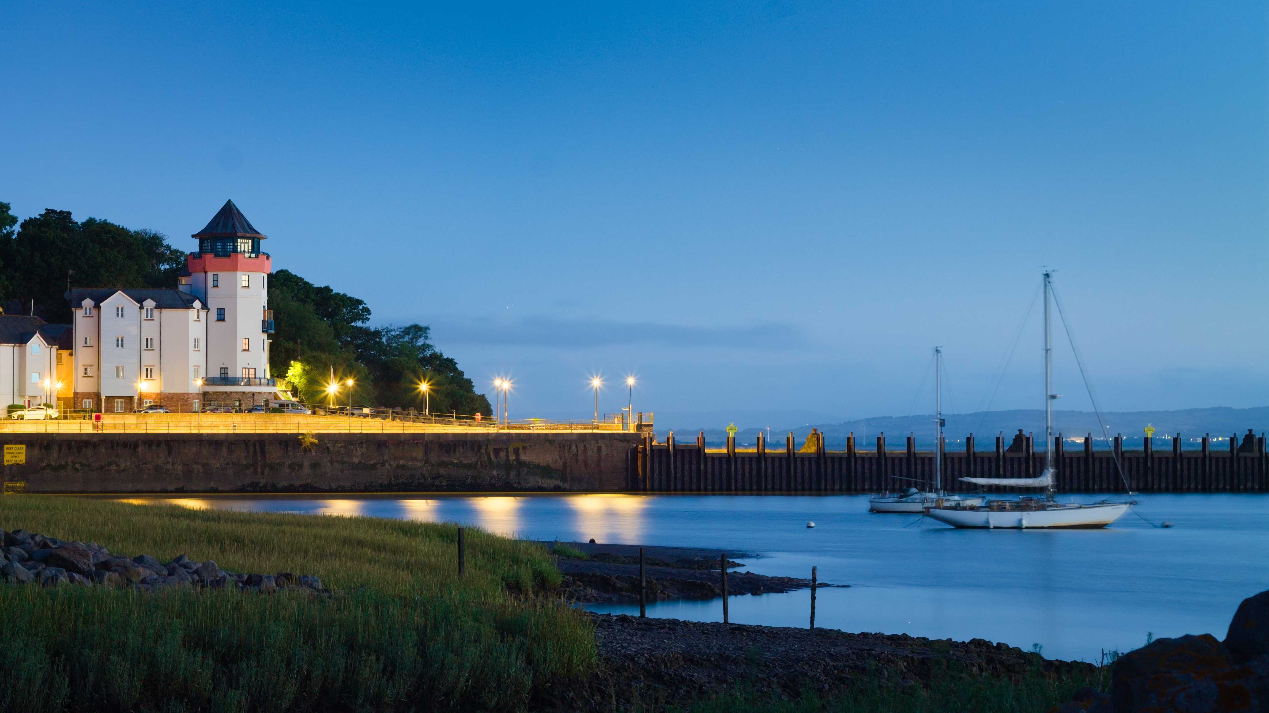 Portishead pier at night